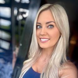 sarah johnston headshot